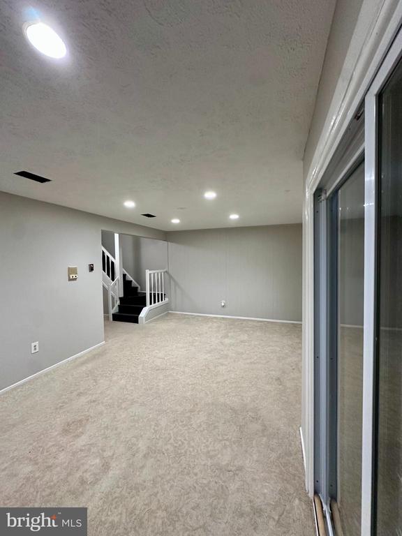 2103 GLENCOURSE LN