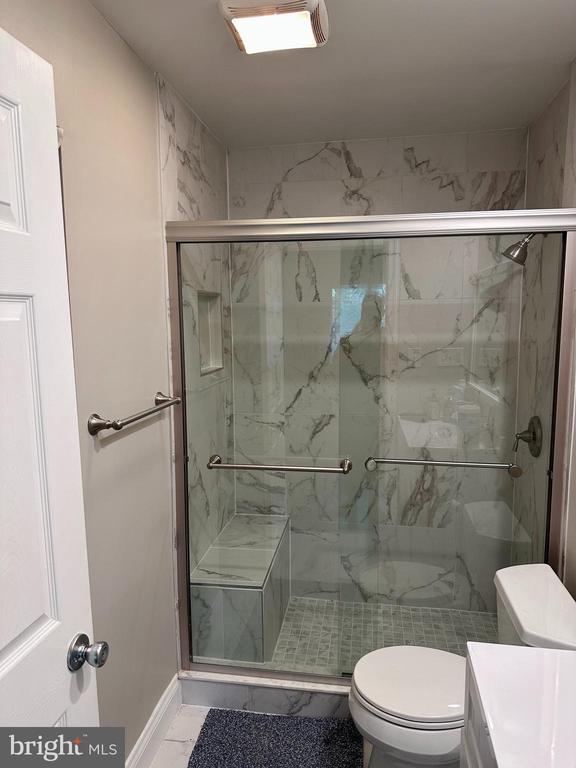 2103 GLENCOURSE LN