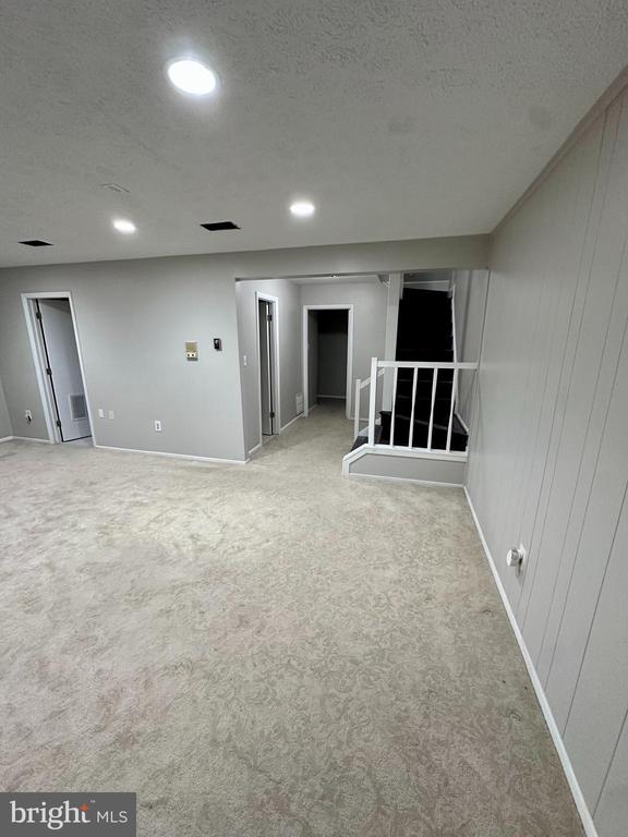 2103 GLENCOURSE LN