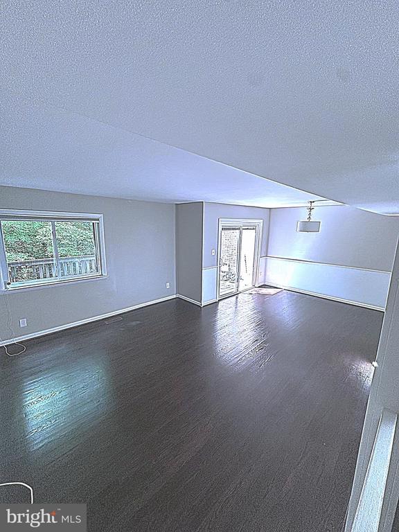 2103 GLENCOURSE LN
