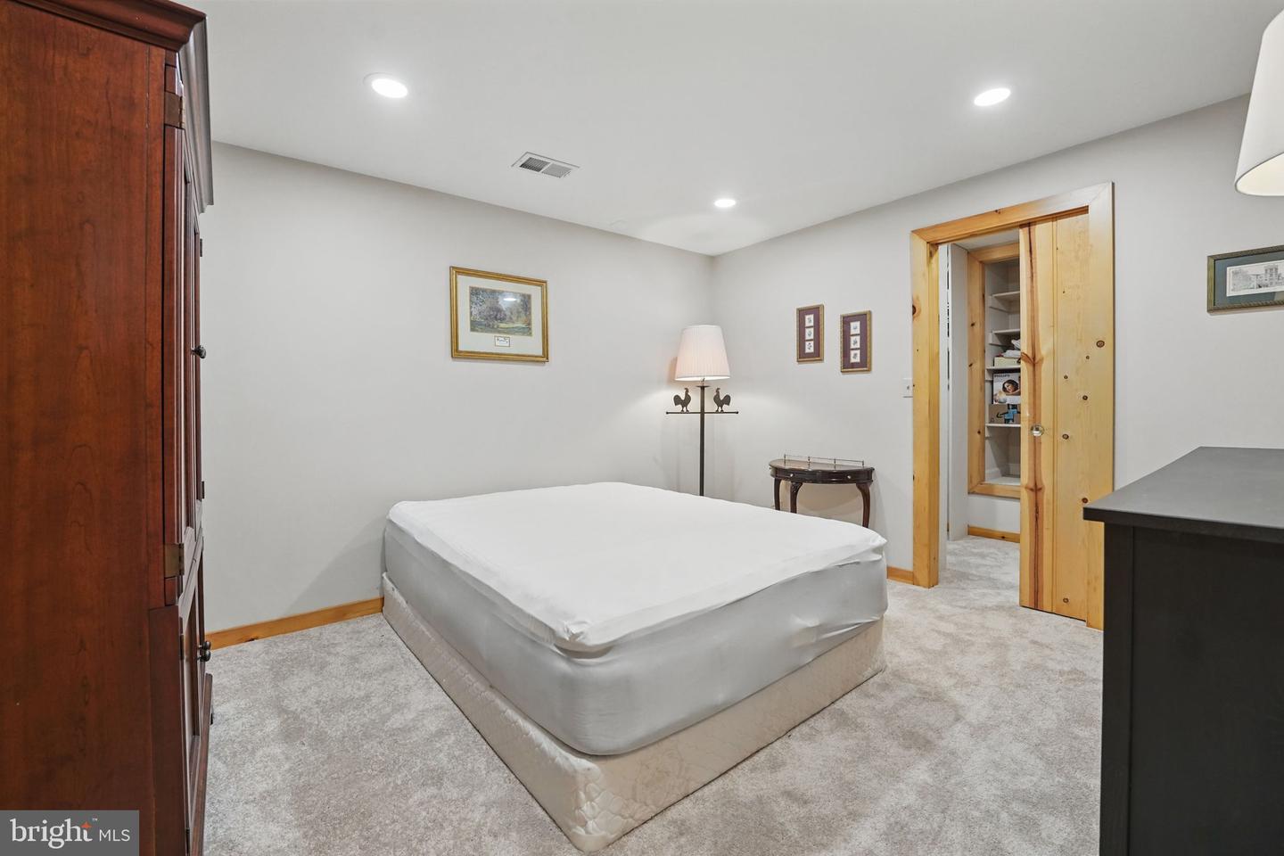 8346 Argent Cir