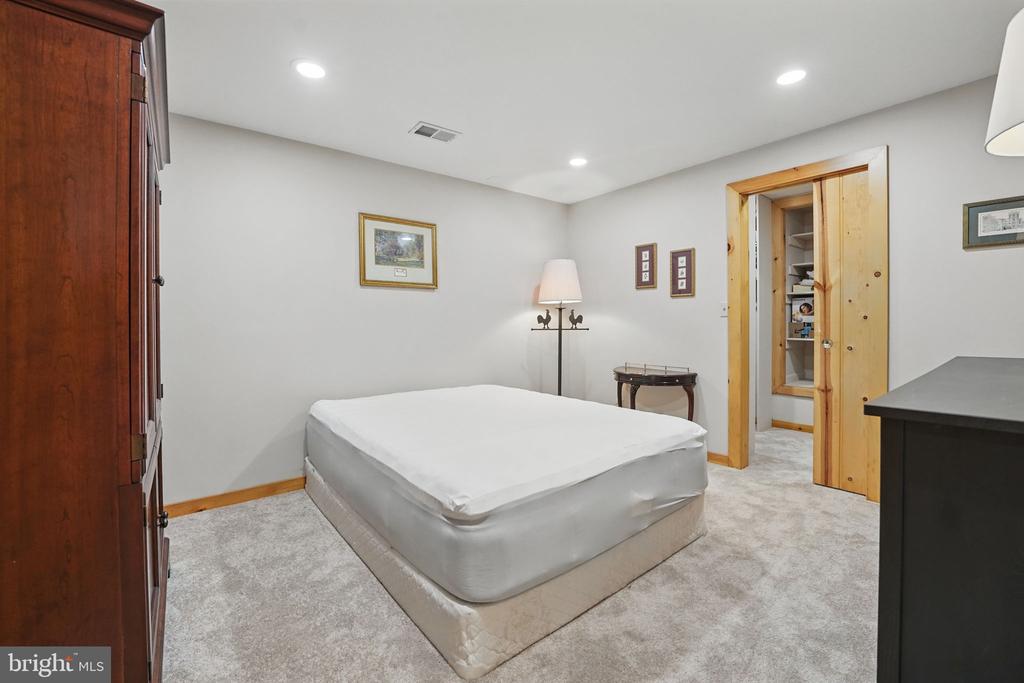 8346 Argent Cir