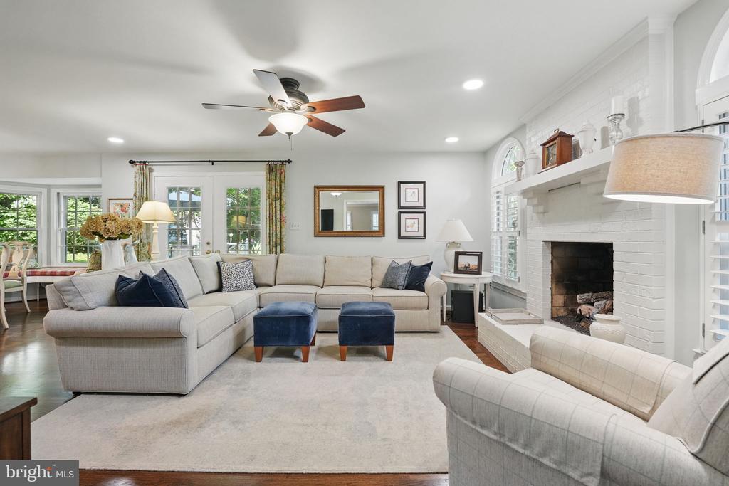 8346 Argent Cir