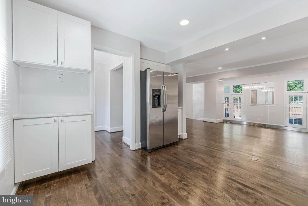 8504 Jeffersonian Ct