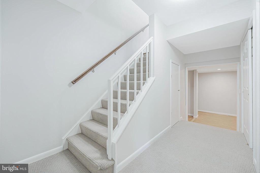 8504 Jeffersonian Ct