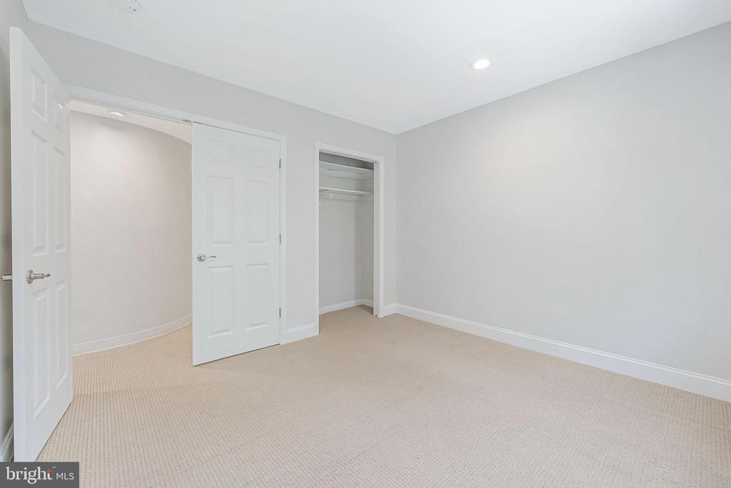 8504 Jeffersonian Ct