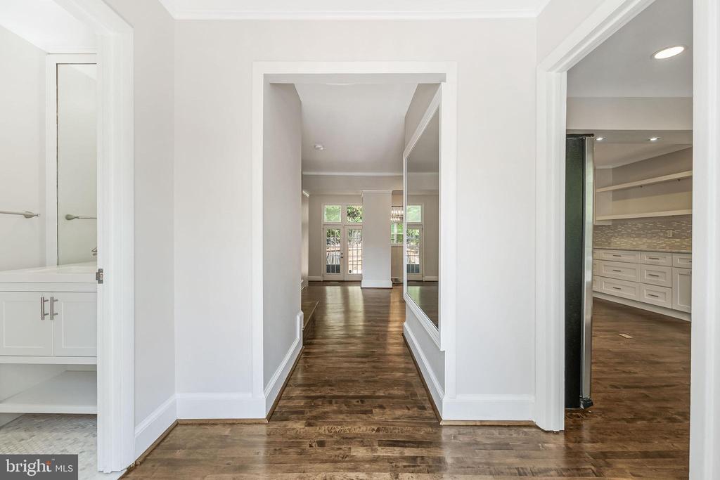 8504 Jeffersonian Ct