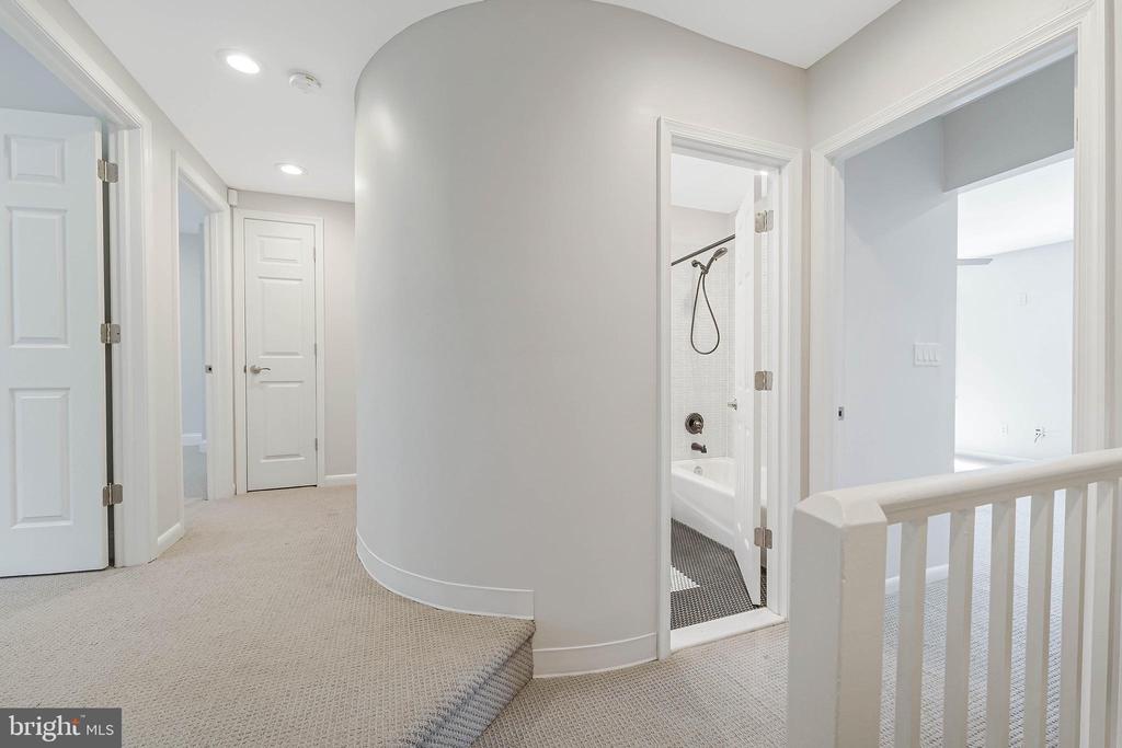 8504 Jeffersonian Ct