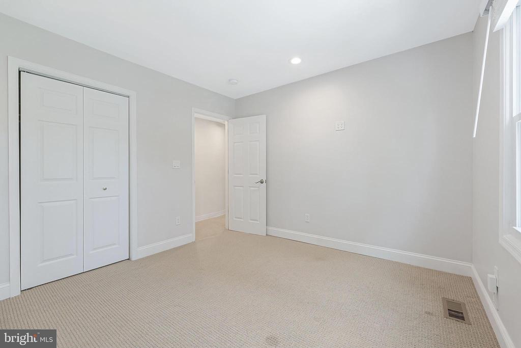 8504 Jeffersonian Ct