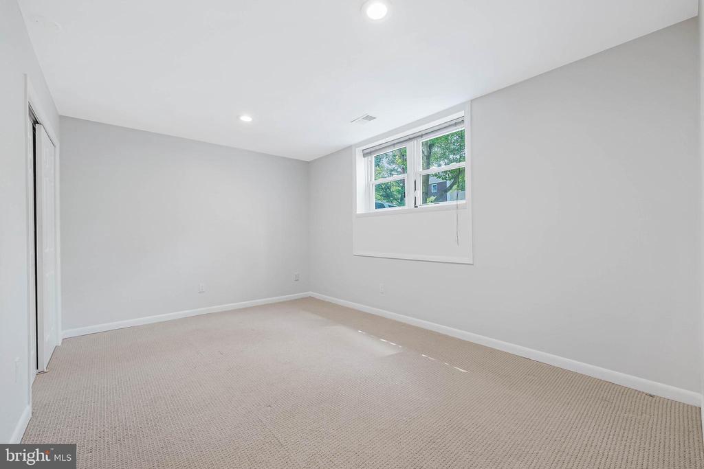 8504 Jeffersonian Ct