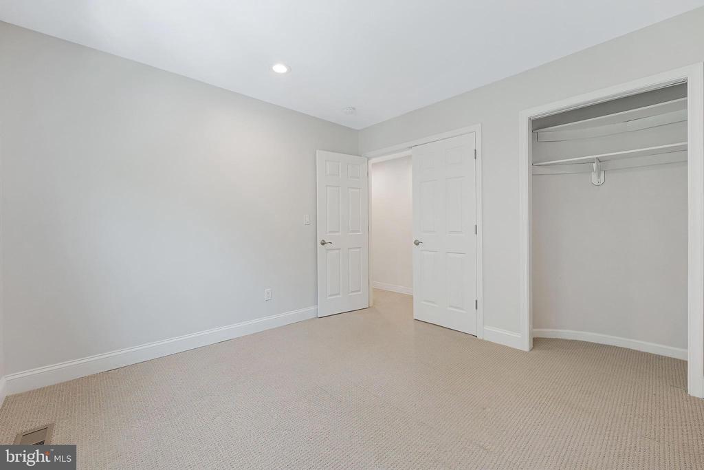 8504 Jeffersonian Ct