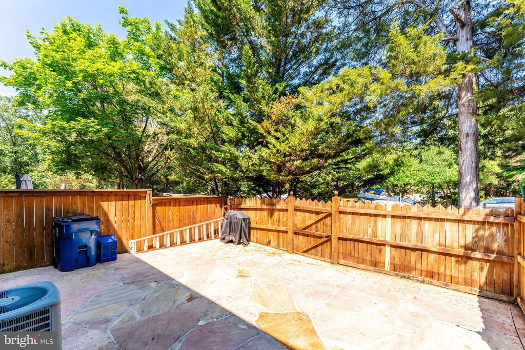 8504 Jeffersonian Ct