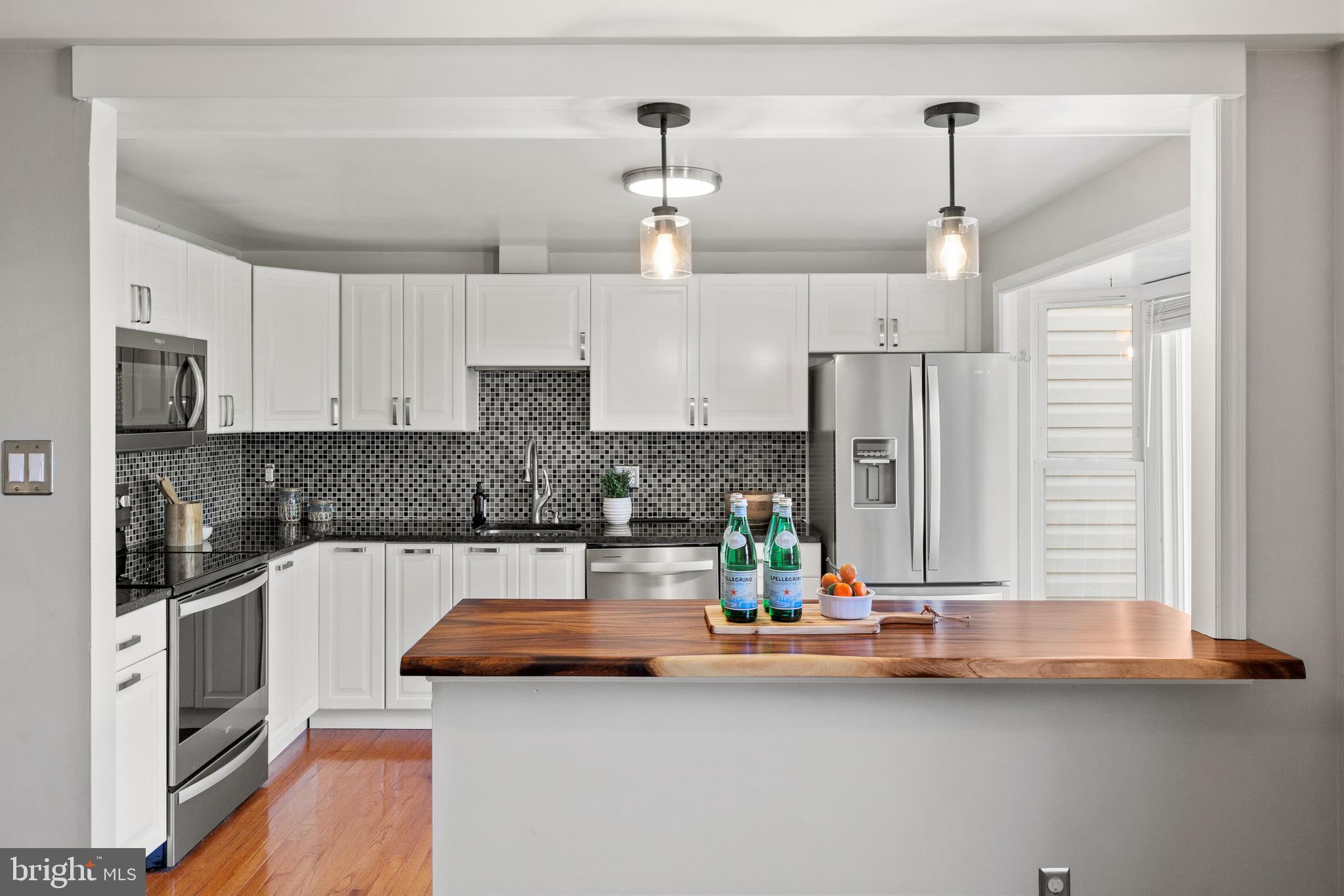 7333 CRESTLEIGH CIRCLE