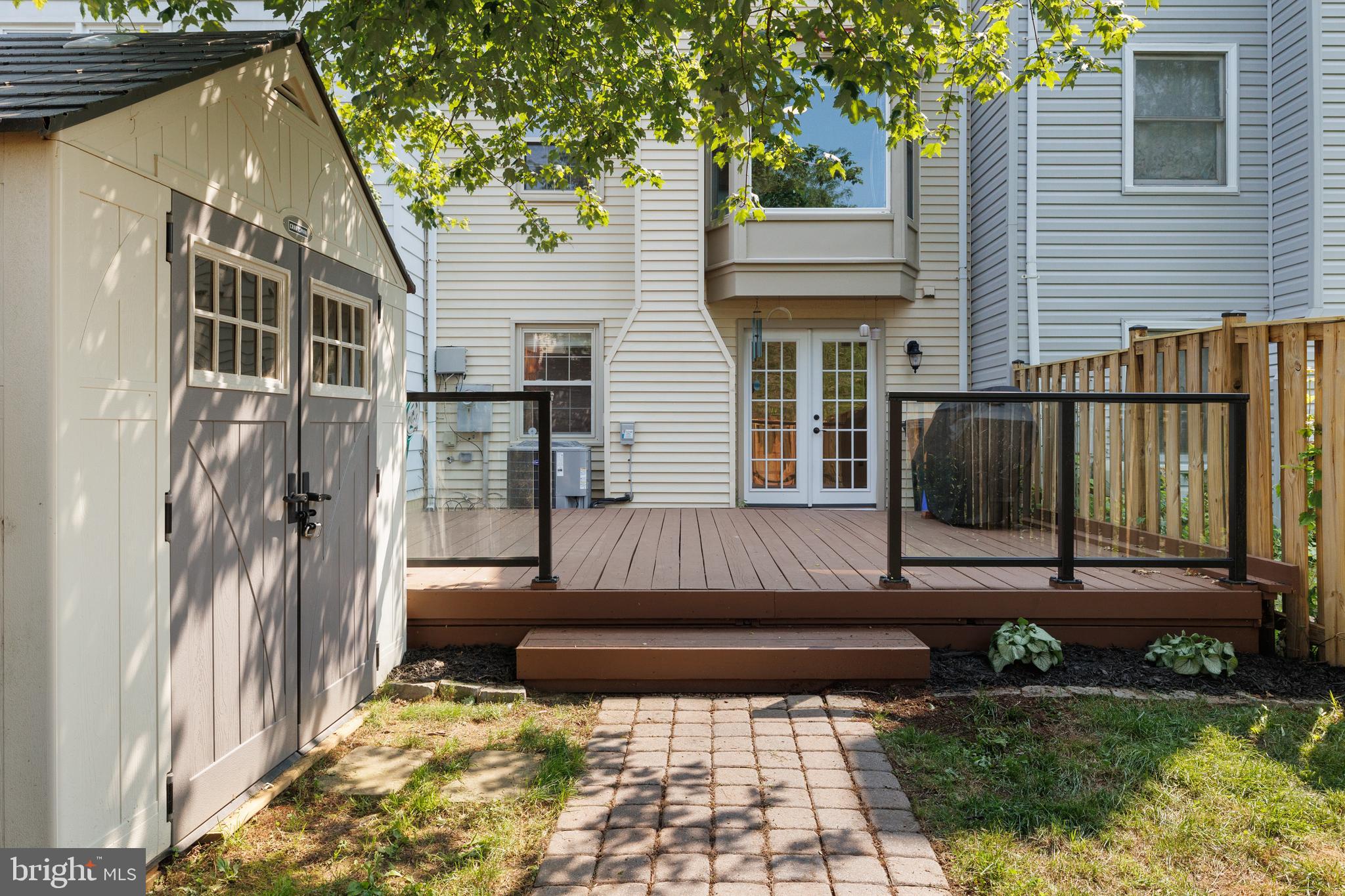 7333 CRESTLEIGH CIRCLE