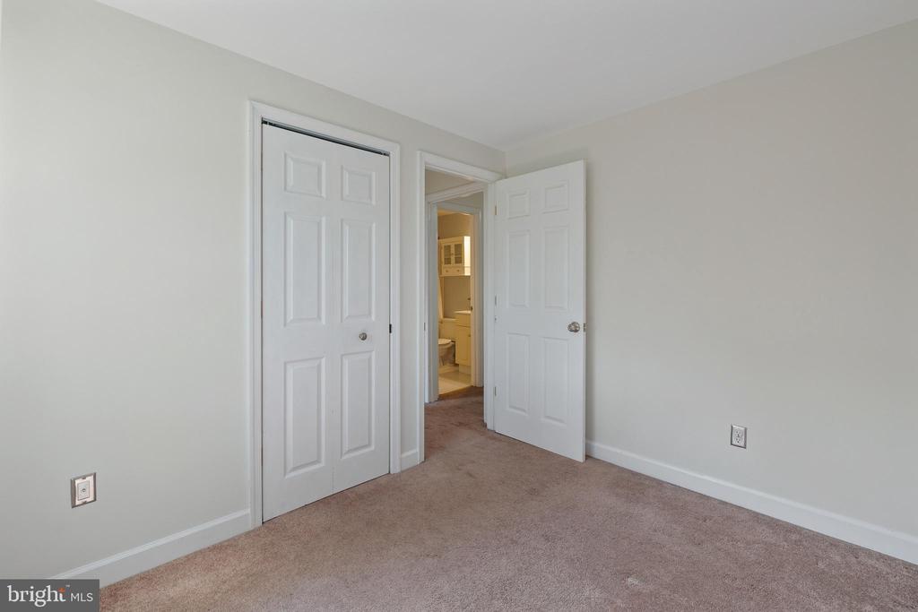 7333 CRESTLEIGH CIRCLE