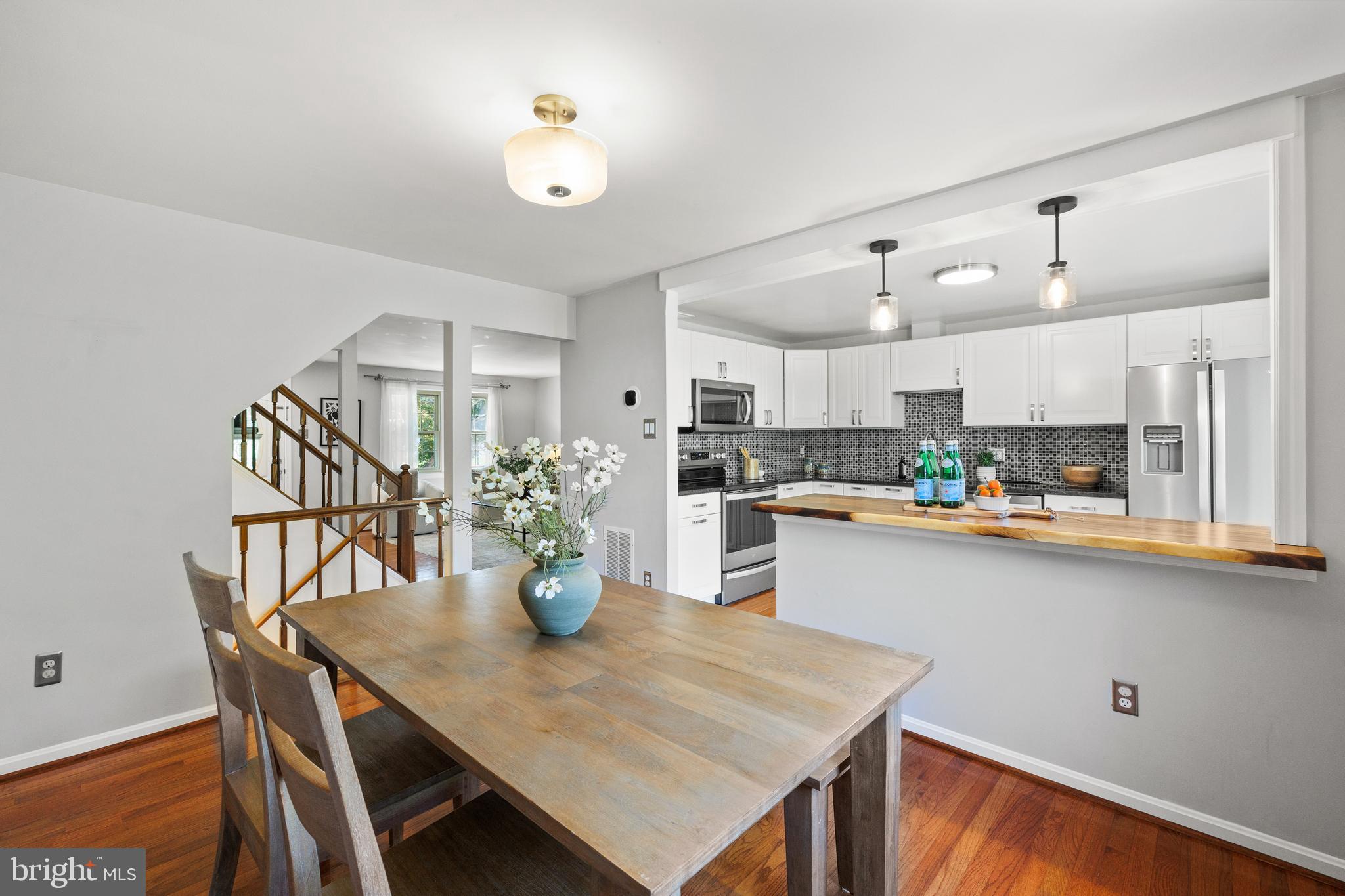 7333 CRESTLEIGH CIRCLE