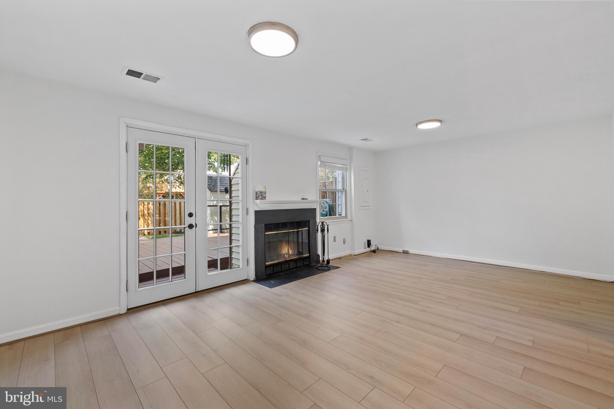 7333 CRESTLEIGH CIRCLE