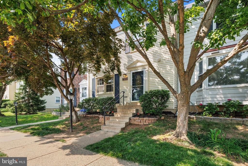 7333 CRESTLEIGH CIRCLE