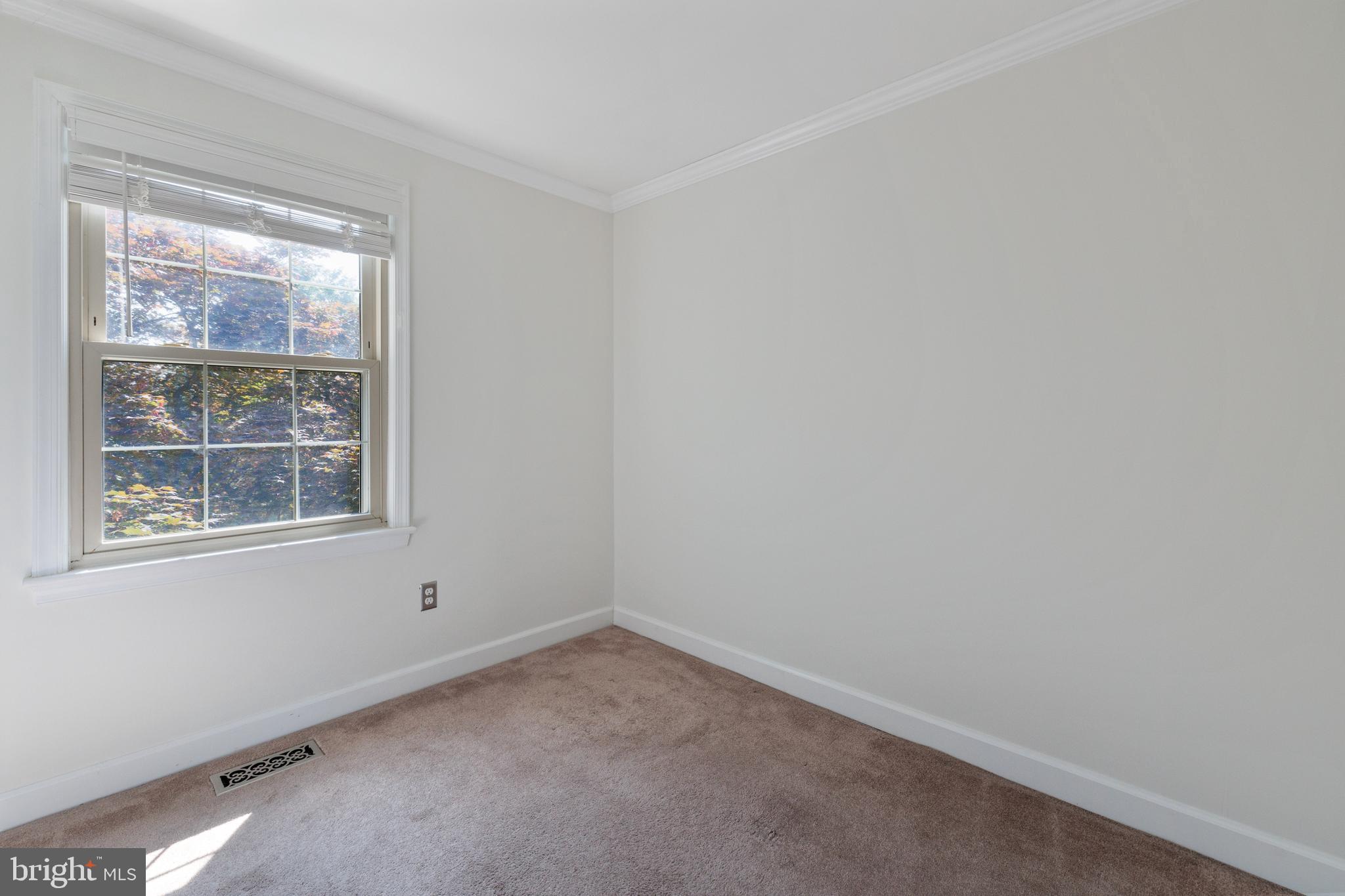 7333 CRESTLEIGH CIRCLE