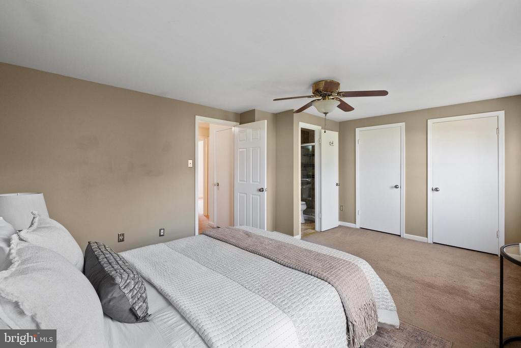 7333 CRESTLEIGH CIRCLE