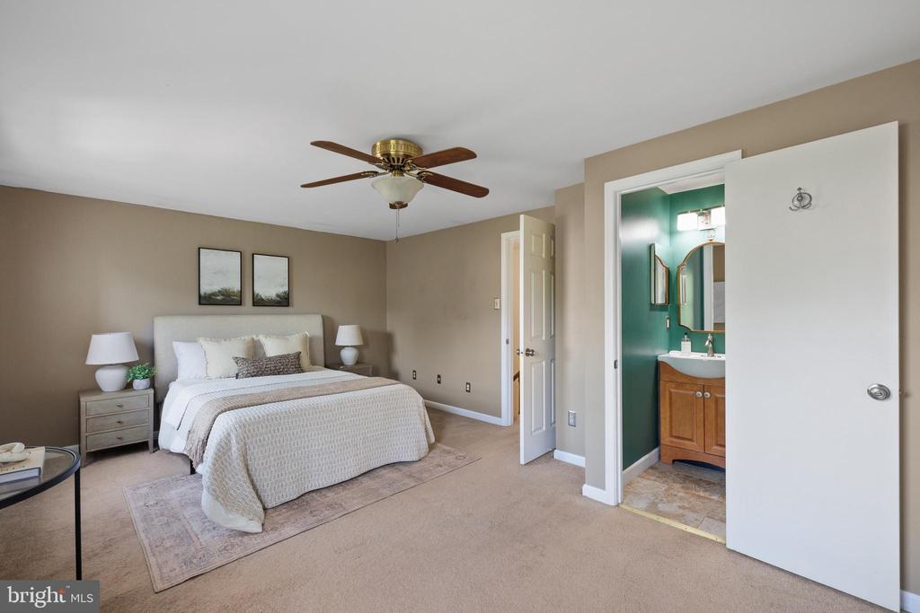 7333 CRESTLEIGH CIRCLE