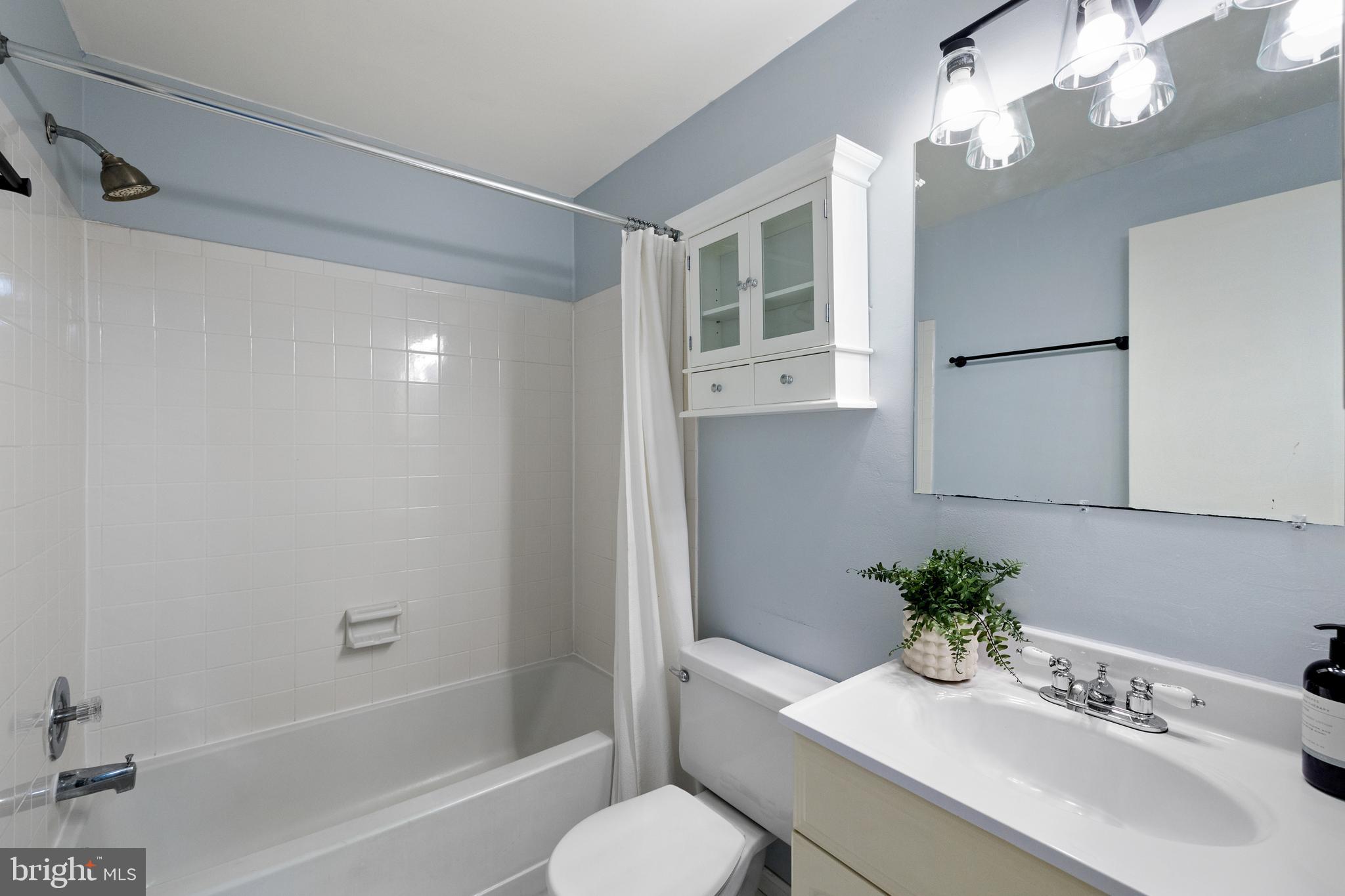 7333 CRESTLEIGH CIRCLE