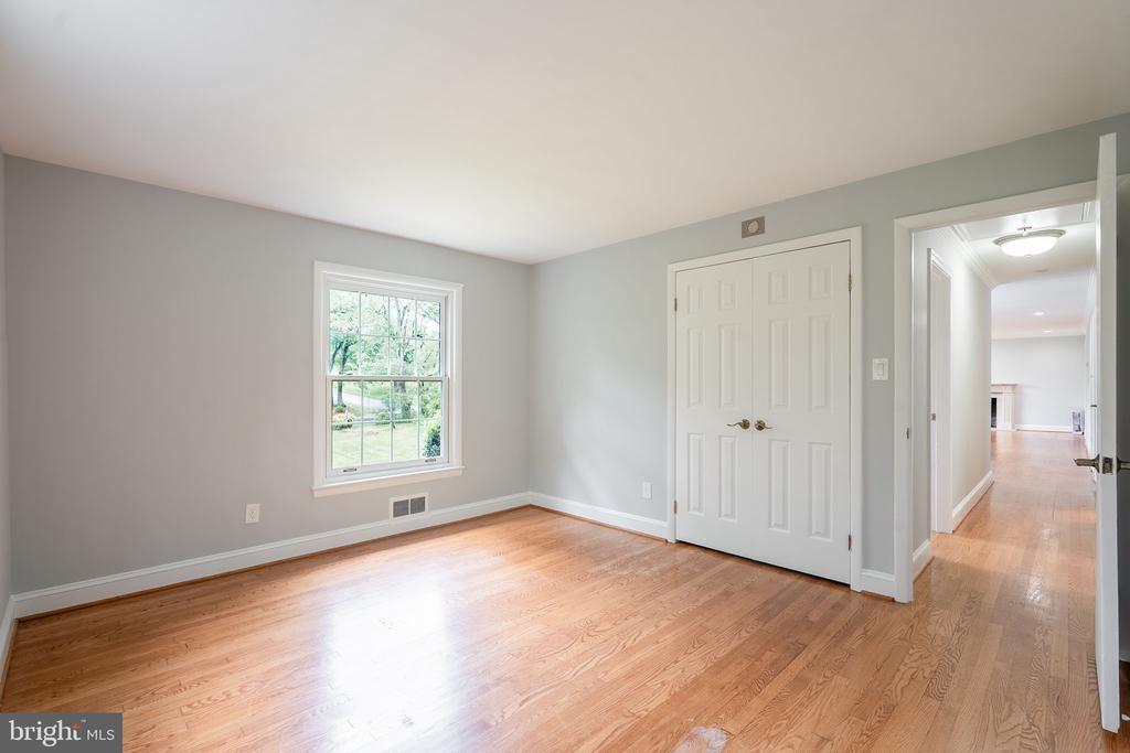 9239 VERNON DR
