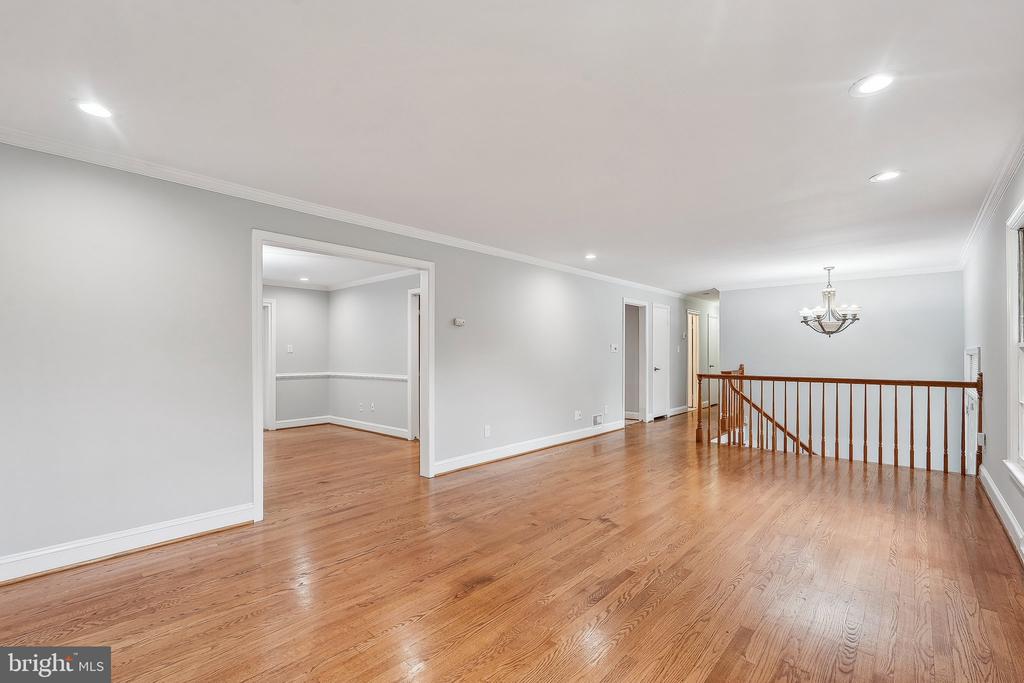 9239 VERNON DR