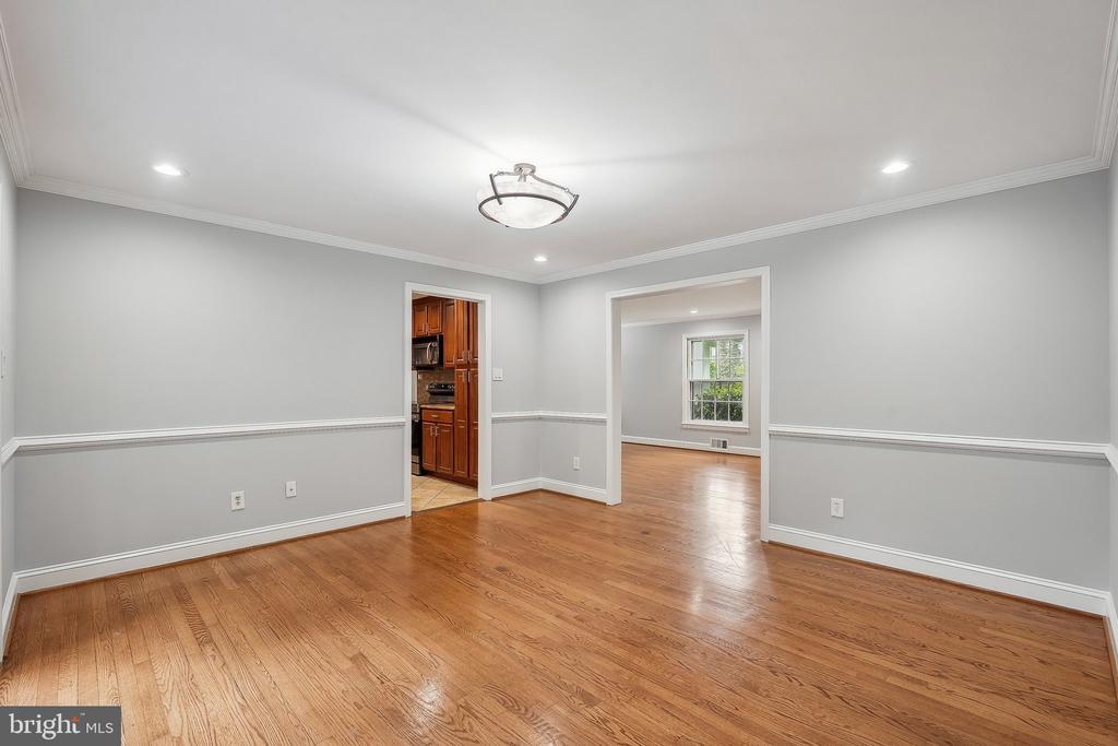 9239 VERNON DR