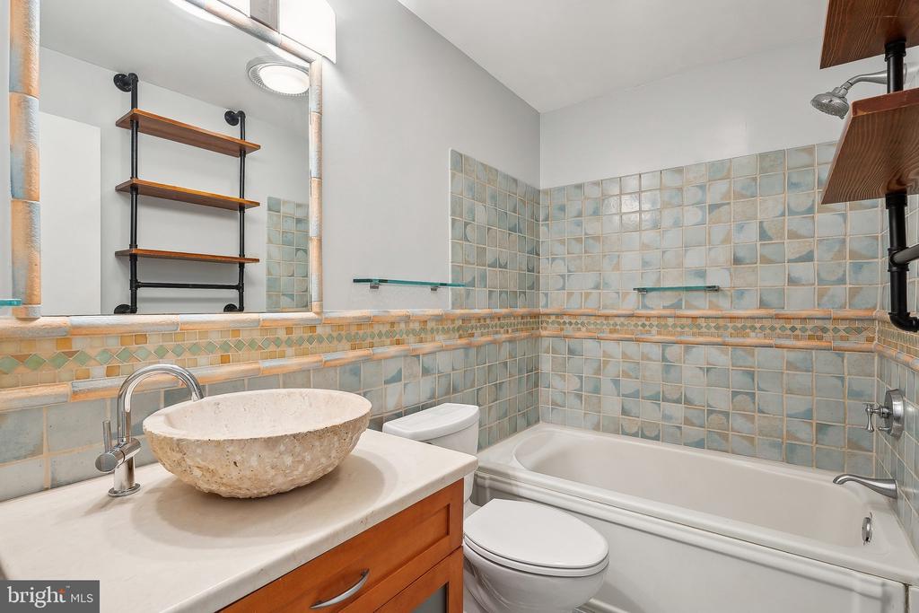 9239 VERNON DR
