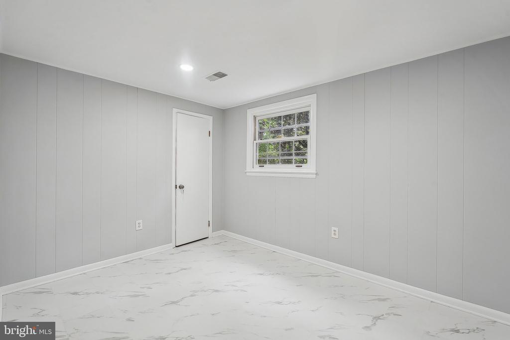 9239 VERNON DR