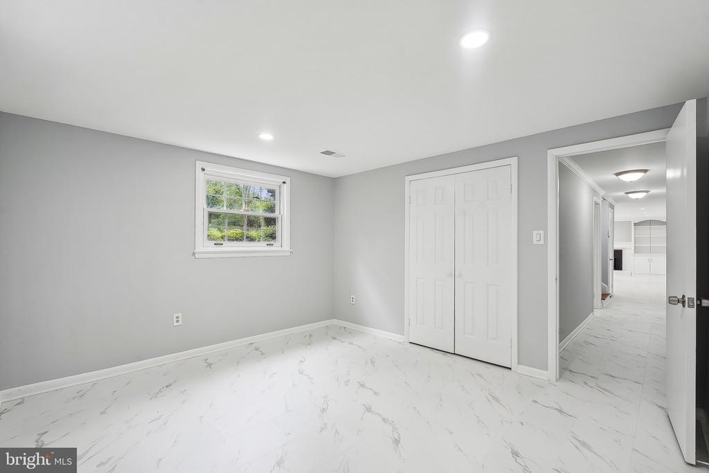 9239 VERNON DR