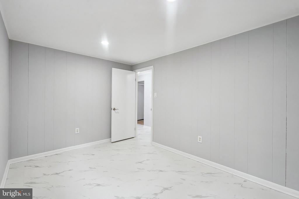 9239 VERNON DR