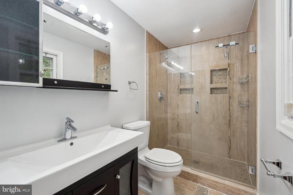 9239 VERNON DR