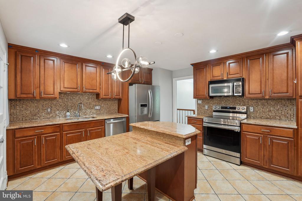 9239 VERNON DR