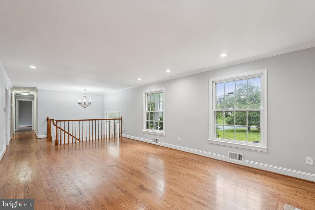9239 VERNON DR