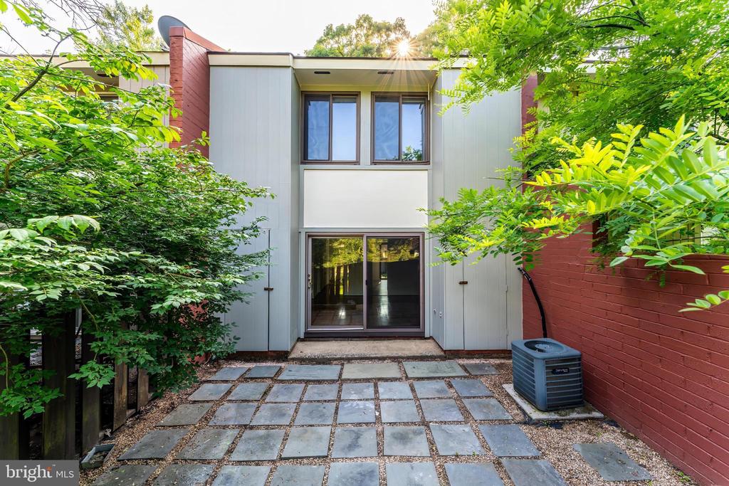 1377 NORTHGATE SQ