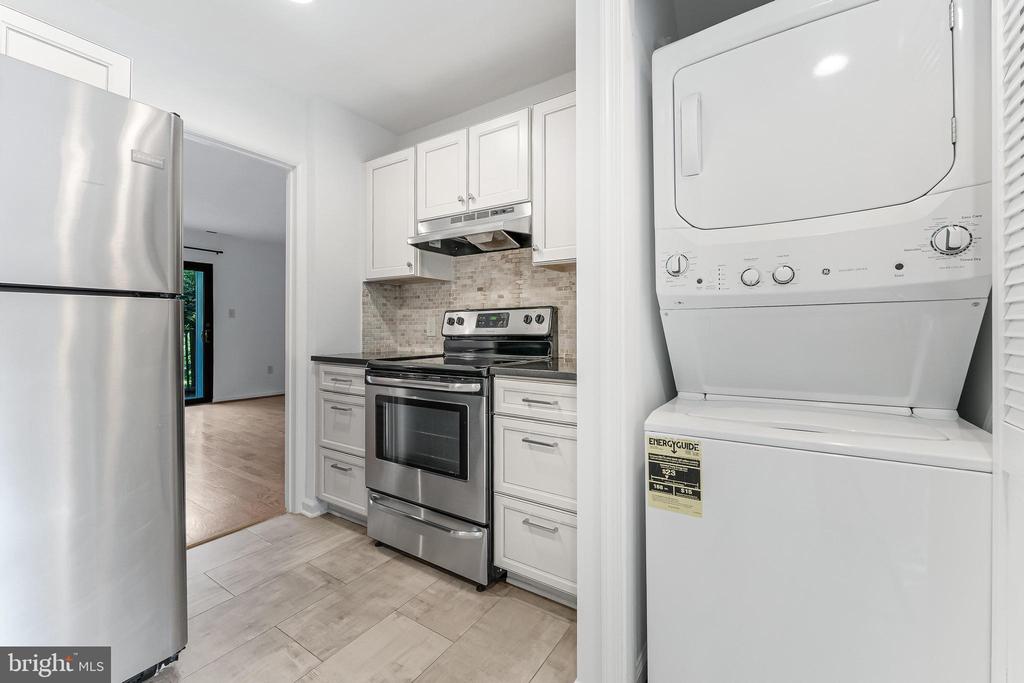 1377 NORTHGATE SQ