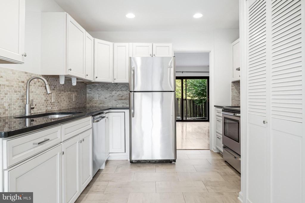 1377 NORTHGATE SQ