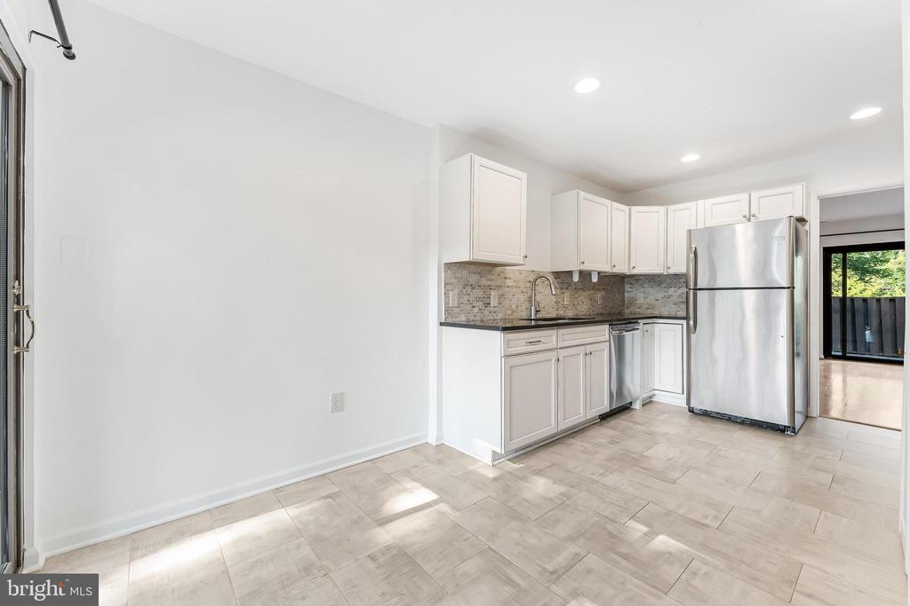 1377 NORTHGATE SQ