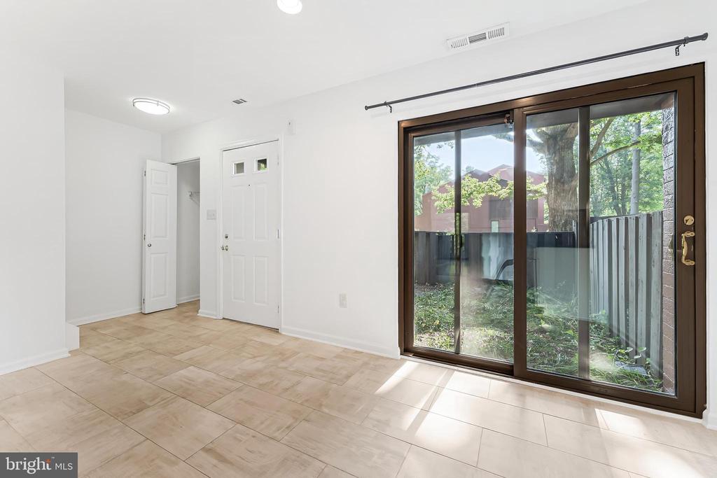 1377 NORTHGATE SQ