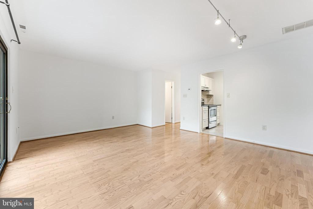 1377 NORTHGATE SQ