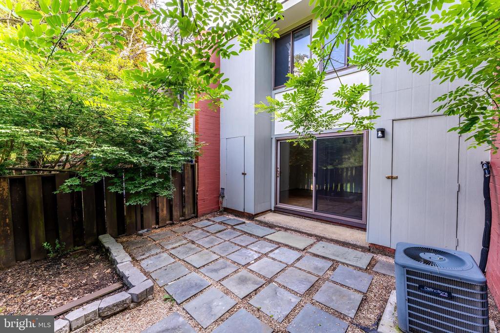 1377 NORTHGATE SQ
