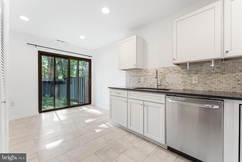1377 NORTHGATE SQ