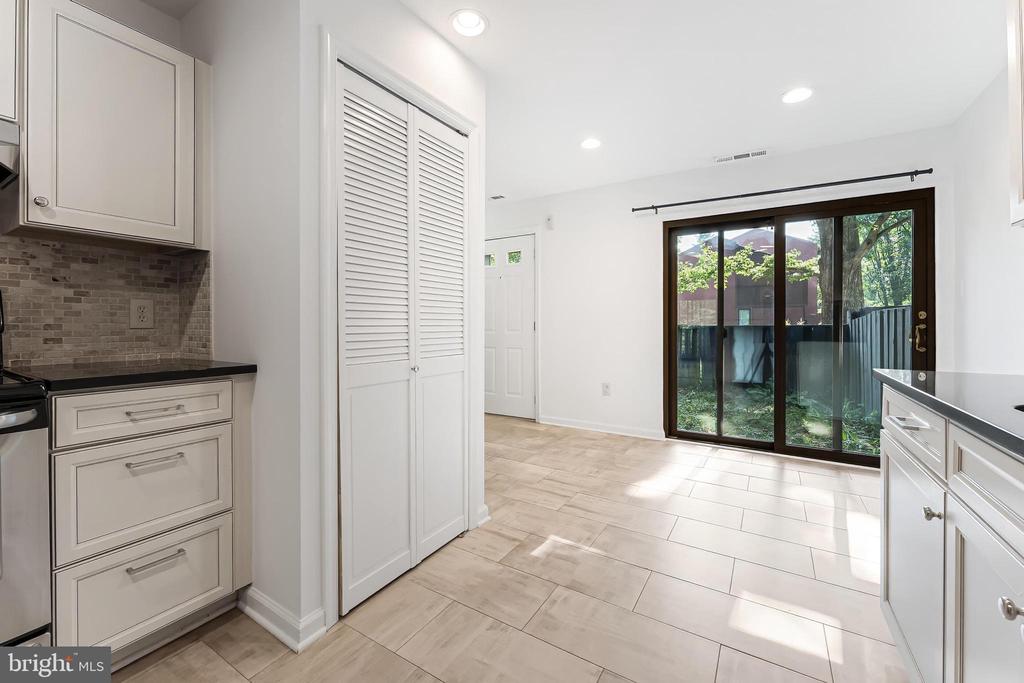 1377 NORTHGATE SQ