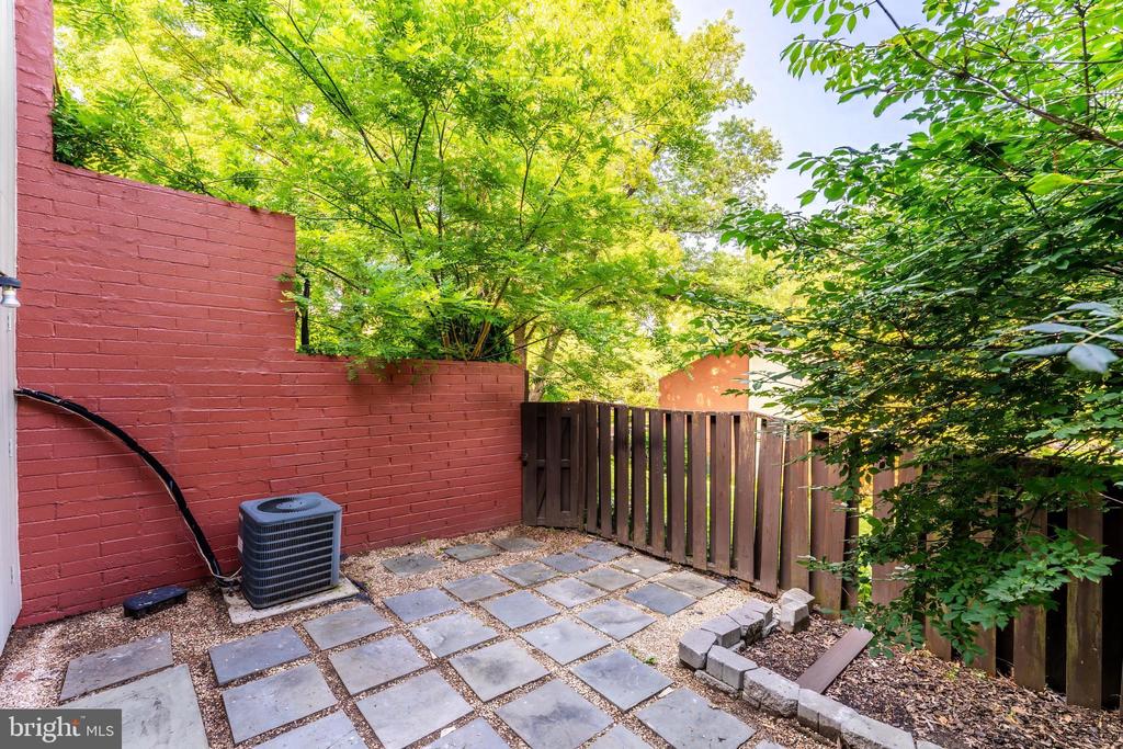 1377 NORTHGATE SQ