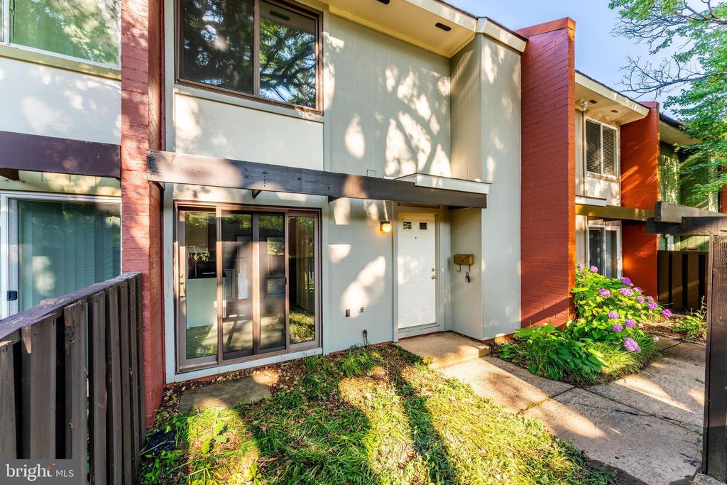 1377 NORTHGATE SQ