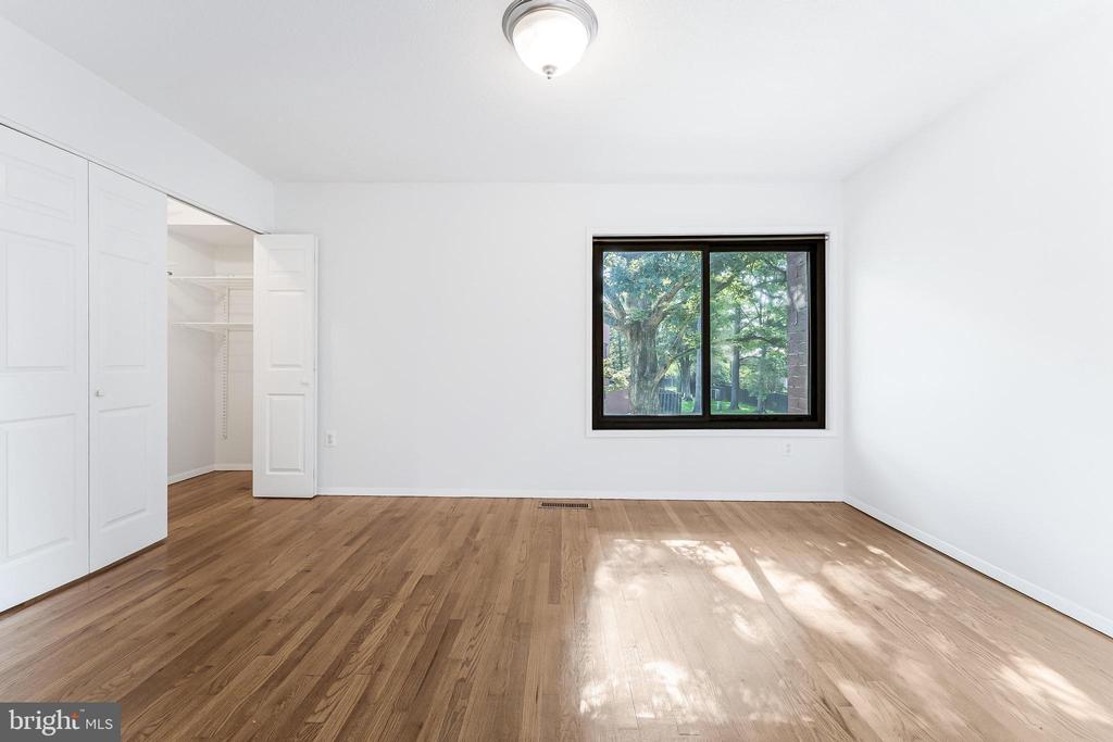 1377 NORTHGATE SQ