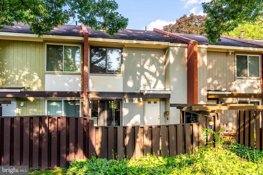1377 NORTHGATE SQ