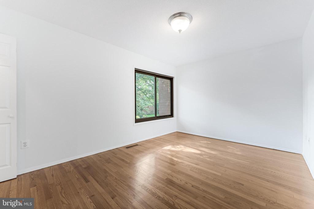 1377 NORTHGATE SQ